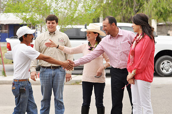 Coordinan esfuerzos municipio y asociacion “Constructores Para Cristo” para extender servicios de salud