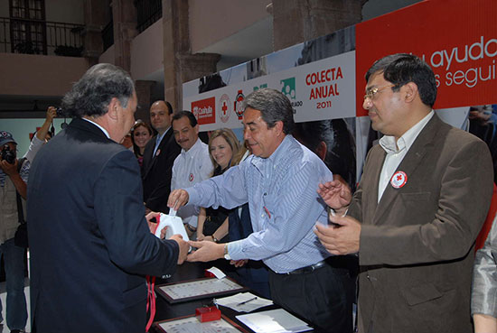 El gobernador Jorge Torres López y su esposa Carlota Llaguno inician la Colecta Anual de la Cruz Roja 2011