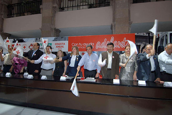 El gobernador Jorge Torres López y su esposa Carlota Llaguno inician la Colecta Anual de la Cruz Roja 2011