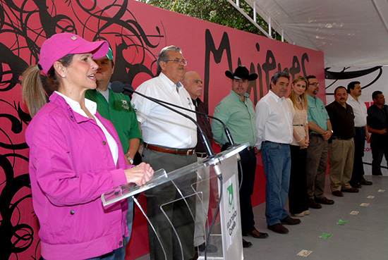 El gobernador Jorge Torres y su esposa, señora Carlota Llaguno de Torres encabezan Macrobrigada en Guerrero