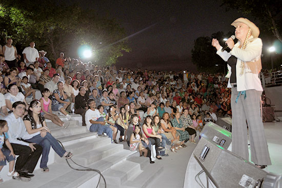 Más de mil 500 nigropetenses disfrutan un domingo familiar en la gran plaza