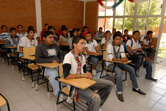 Más infraestructura vial, de salud y educación otorga el gobierno del estado a La Laguna