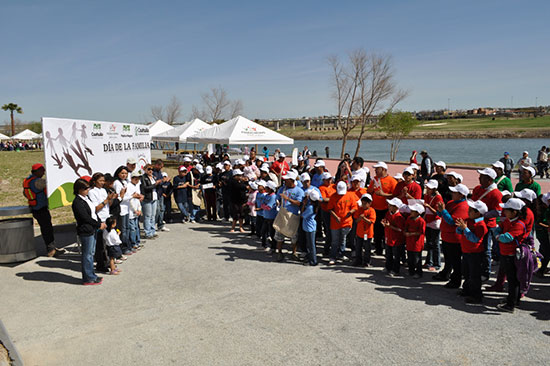 Organiza municipio magno festejo por el Día de la Familia