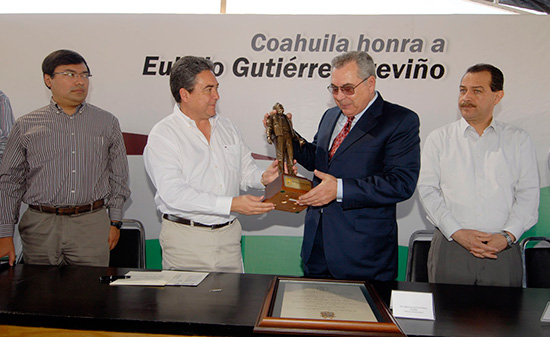 Preside el gobernador Jorge Torres López homenaje al ex mandatario coahuilense Eulalio Gutiérrez Treviño