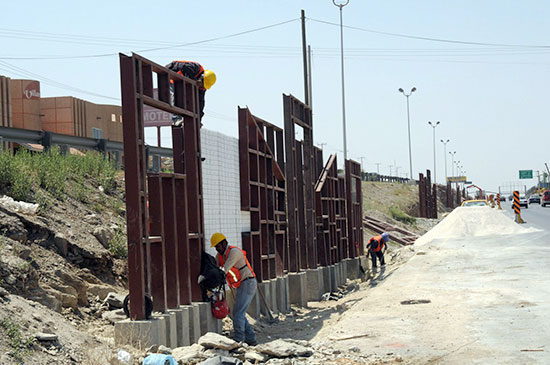 Avanza construcción de talud en la carretera a Monterrey