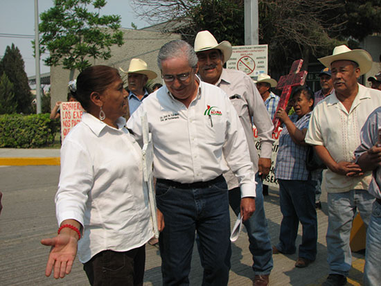 Bloquean exbraceros entrada a Estados Unidos en Puente Internacional de Acuña-Del Rio