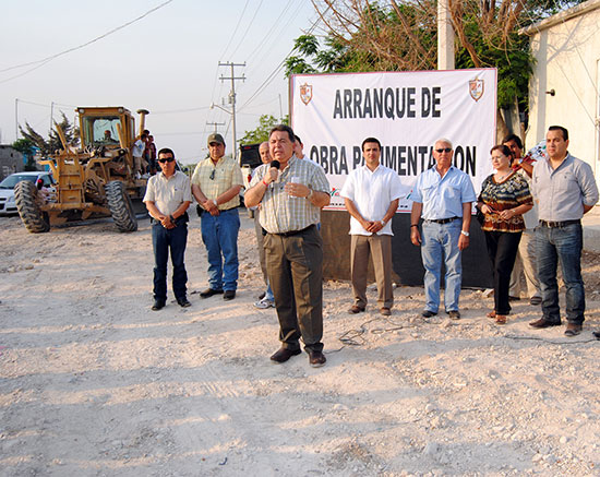 Con una inversión superior a 1 MDP, arrancan obra de pavimentación de 7 cuadras en la colonia Tierra y Esperanza