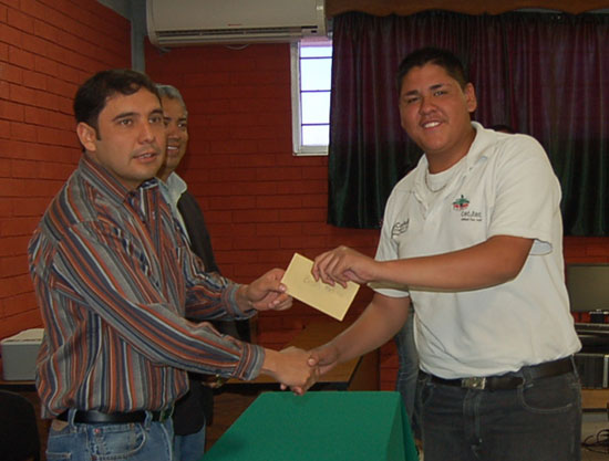 Entrega Antonio Nerio  Becas Padrino