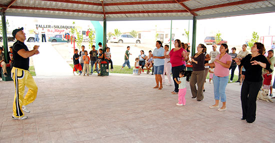 Entregaron plaza a habitantes del Fraccionamiento Villa Milenio