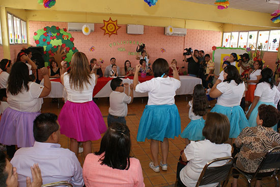 Festeja el  CAM  con fiesta sorpresa a Anateresa Villaseñor de Nerio