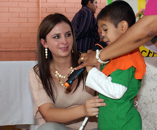 Festeja el  CAM  con fiesta sorpresa a Anateresa Villaseñor de Nerio