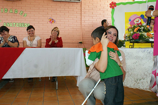 Festeja el  CAM  con fiesta sorpresa a Anateresa Villaseñor de Nerio