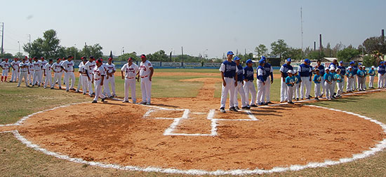 Inaugura Antonio Nerio Liga del Norte en Nueva Rosita