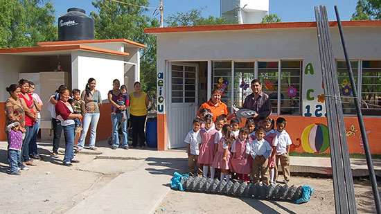 Lleva Antonio Nerio beneficios a jardín de niños CONAFE en Rancho Nuevo