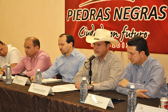 Presentan iniciativas para industrias manufactureras