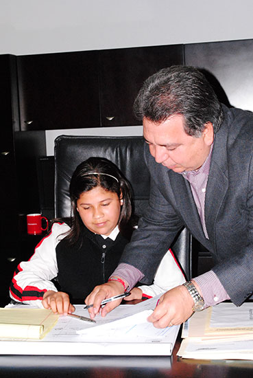 Presidente municipal de Acuña toma protesta al Cabildo Infantil 2011