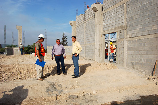 Supervisa Antonio Nerio Maltos avance del Teatro de la Ciudad