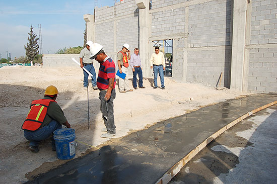 Supervisa Antonio Nerio Maltos avance del Teatro de la Ciudad