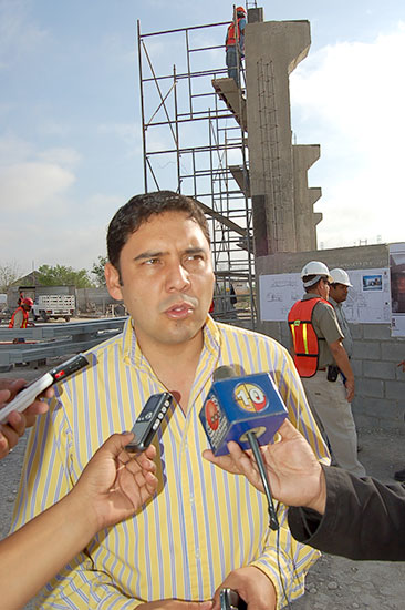 Supervisa Antonio Nerio Maltos avance del Teatro de la Ciudad