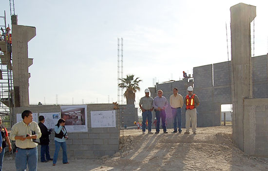 Supervisa Antonio Nerio Maltos avance del Teatro de la Ciudad