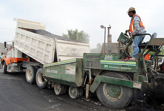 Supervisa el alcalde de Ciudad Acuña recarpeteo y pavimentacion en 9 cuadras de la Ampliación Santa Teresa