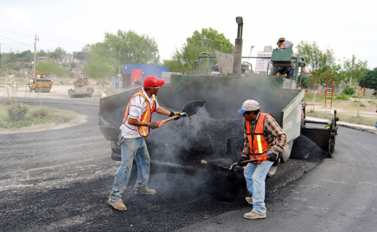 Supervisa el alcalde de Ciudad Acuña recarpeteo y pavimentacion en 9 cuadras de la Ampliación Santa Teresa