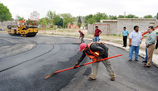 Supervisa el alcalde de Ciudad Acuña recarpeteo y pavimentacion en 9 cuadras de la Ampliación Santa Teresa