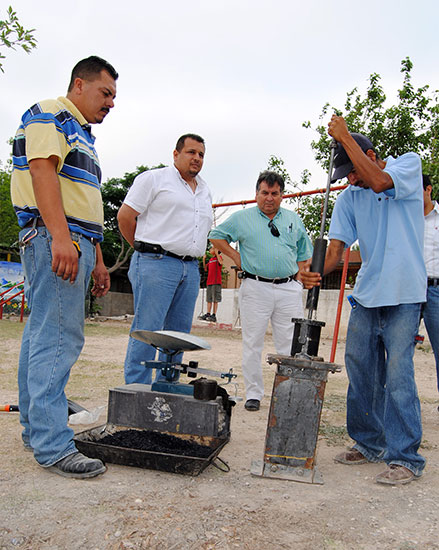 Supervisa el alcalde de Ciudad Acuña recarpeteo y pavimentacion en 9 cuadras de la Ampliación Santa Teresa