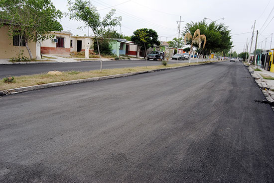 Supervisa el alcalde de Ciudad Acuña recarpeteo y pavimentacion en 9 cuadras de la Ampliación Santa Teresa