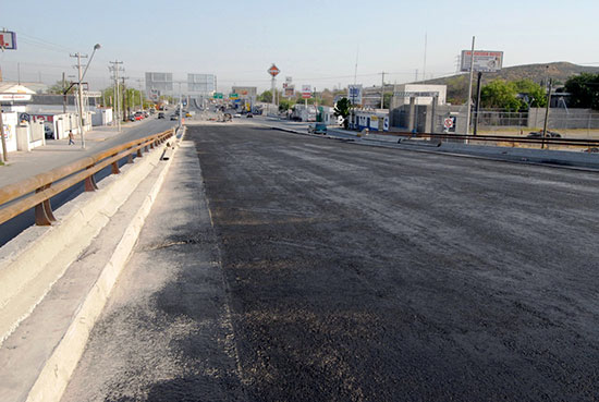 Últimos detalles en puente vehicular de Asturias en Monclova