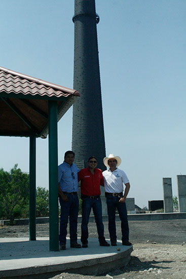 Verifica Antonio Nerio avances del parque La Chimenea