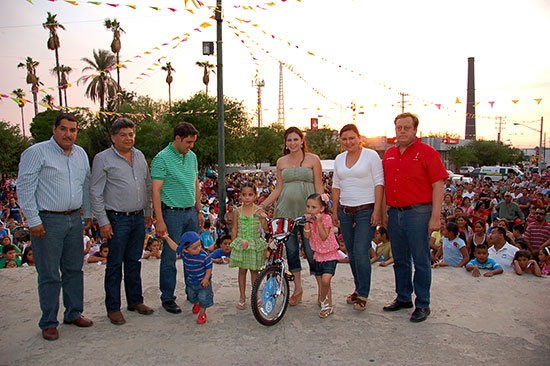 Celebró Antonio Nerio a los niños con magno festival