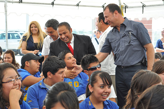 Colocan primera piedra de Escuela de Ciencias de la Salud