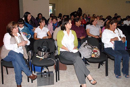 Dan a conocer a docentes de preescolar nuevas estrategias de enseñanza