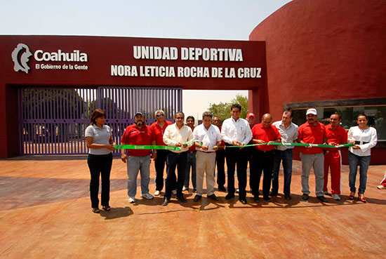 Entrega el gobernador Jorge Torres López mejores espacios deportivos para la gente de Monclova