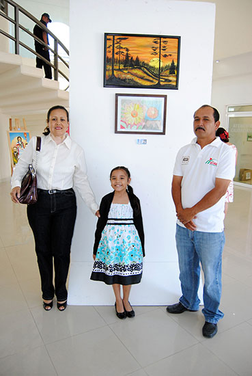 Exhiben en Presidencia Municipal 26 obras pictóricas de estudiantes de la Casa de la Cultura 