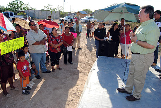 Inaugura el alcalde Alberto Aguirre Villarreal obra de red eléctrica en la colonia Nueva Jerusalem