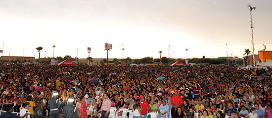 Más de 20 mil personas acuden al festival del Día de las Madres