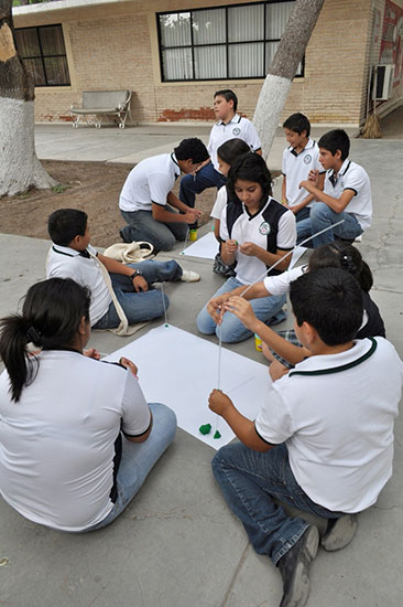 Participan alumnos en Rally de Valores del DIF