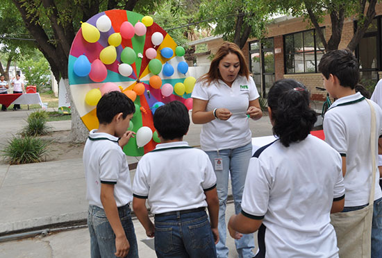 Participan alumnos en Rally de Valores del DIF