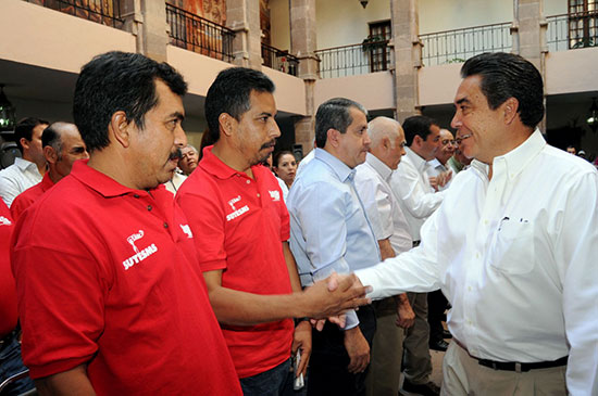 Preside el gobernador Jorge Torres ceremonia para conmemorar el Día del Trabajo