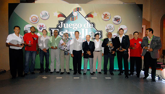 Preside el gobernador Jorge Torres entrega de reconocimientos a lo mejor del beisbol mexicano 2010