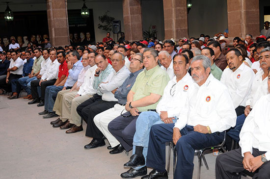 Preside el gobernador Jorge Torres ceremonia para conmemorar el Día del Trabajo