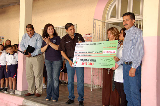 Reafirma Antonio Nerio con la educación del municipio