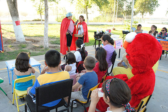 Realizan maestros de preescolar la “Feria del Libro”