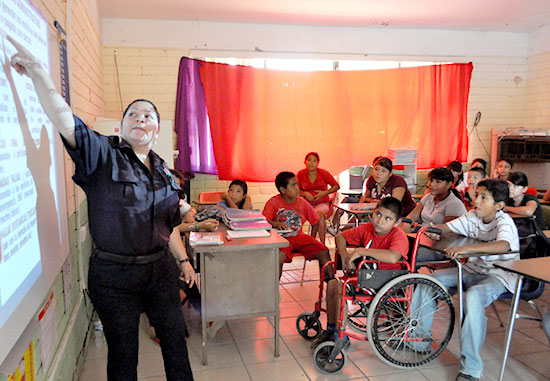 Reciben  alrededor de 2 mil 400 alumnos al mes pláticas preventivas