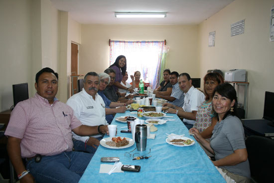 El diputado Francisco Saracho realiza visita de cortesía a centros comunitarios 