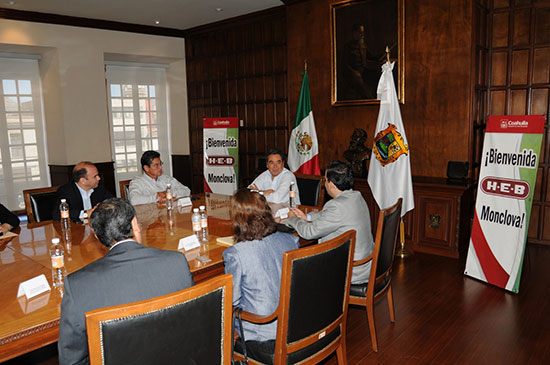 La cadena HEB abrirá tienda en Monclova; anuncian inversión directivos de la compañía al gobernador Jorge Torres