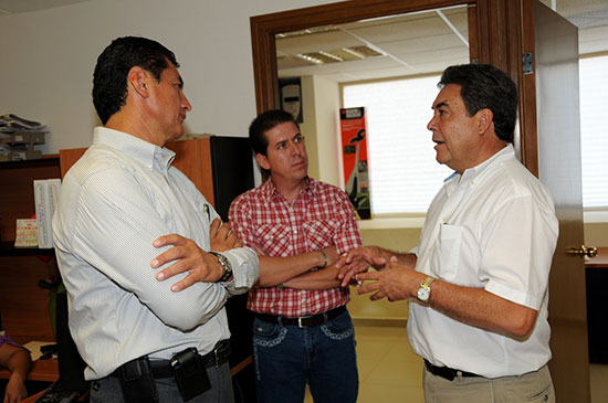 Recorre el gobernador Jorge Torres instalaciones de la Presidencia Municipal de Monclova