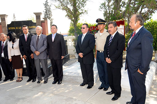 Rinde el gobierno del estado homenaje a Juan Antonio de la Fuente a 144 años de su muerte